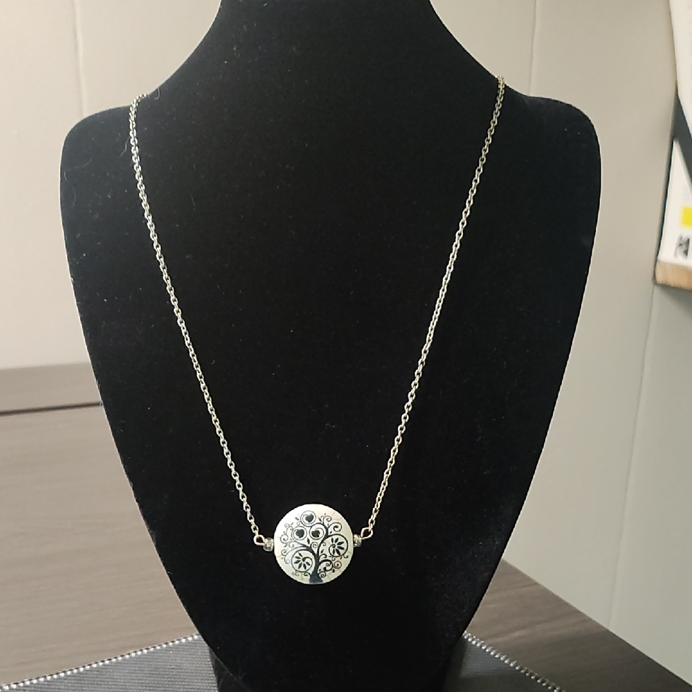 Elegant Silver And Blue Pendant Necklace